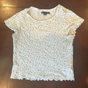 American Eagle white floral baby tee